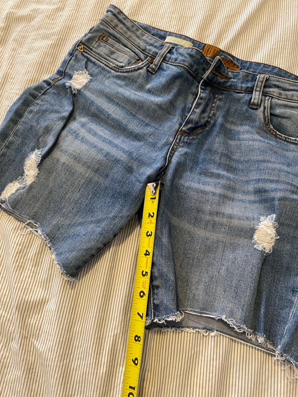 Kut from the Kloth Light Blue Distressed Boyfriend Jean Short 12 with stretch - Picture 6 of 7